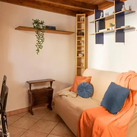Altido Rustic Apt For 2 On Lake Como Shore Lägenhet