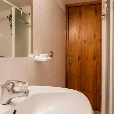 Lägenhet Altido Rustic Apt For 2 On Lake Como Shore *